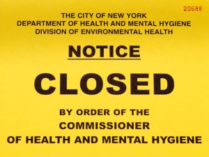 20120810-flushing-tour-closed-sign